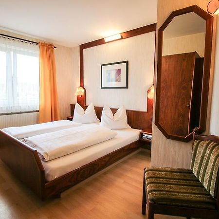 Süßen Hotel-Restaurant Und Gaestehaus Loewen מראה חיצוני תמונה