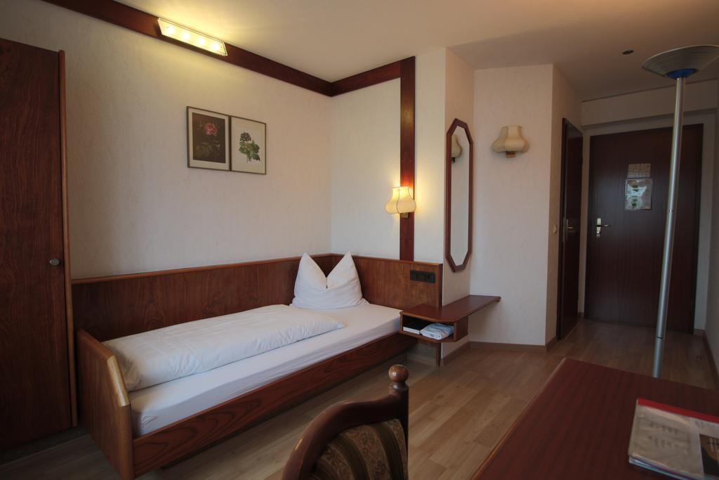 Süßen Hotel-Restaurant Und Gaestehaus Loewen מראה חיצוני תמונה