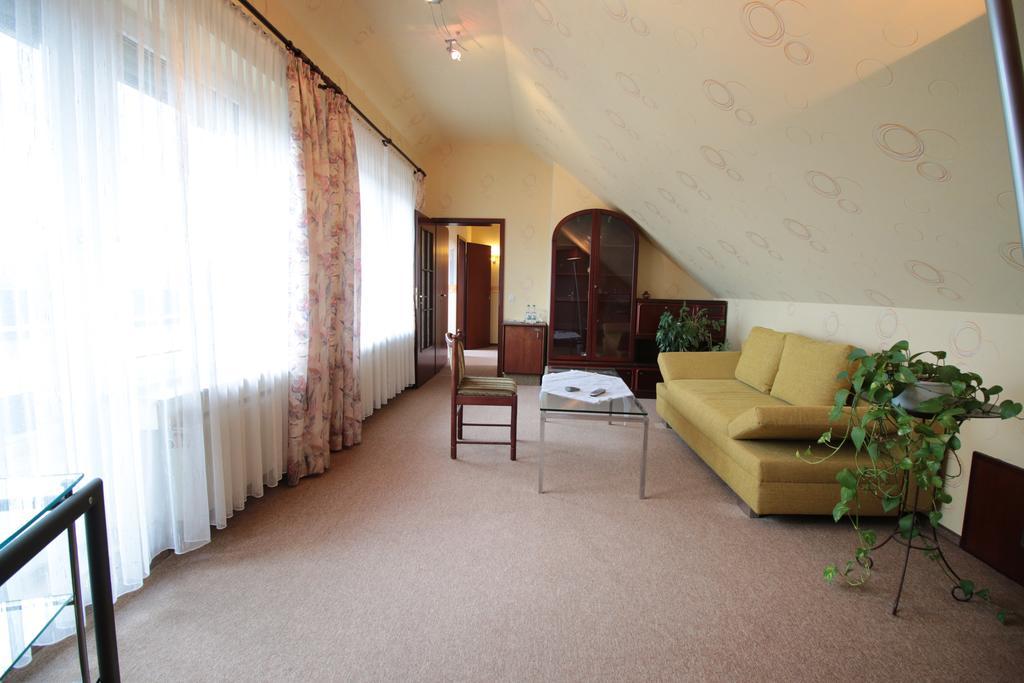 Süßen Hotel-Restaurant Und Gaestehaus Loewen מראה חיצוני תמונה