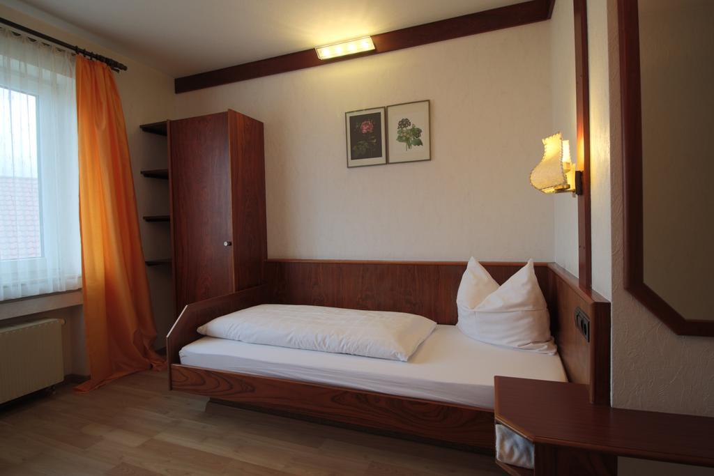 Süßen Hotel-Restaurant Und Gaestehaus Loewen מראה חיצוני תמונה