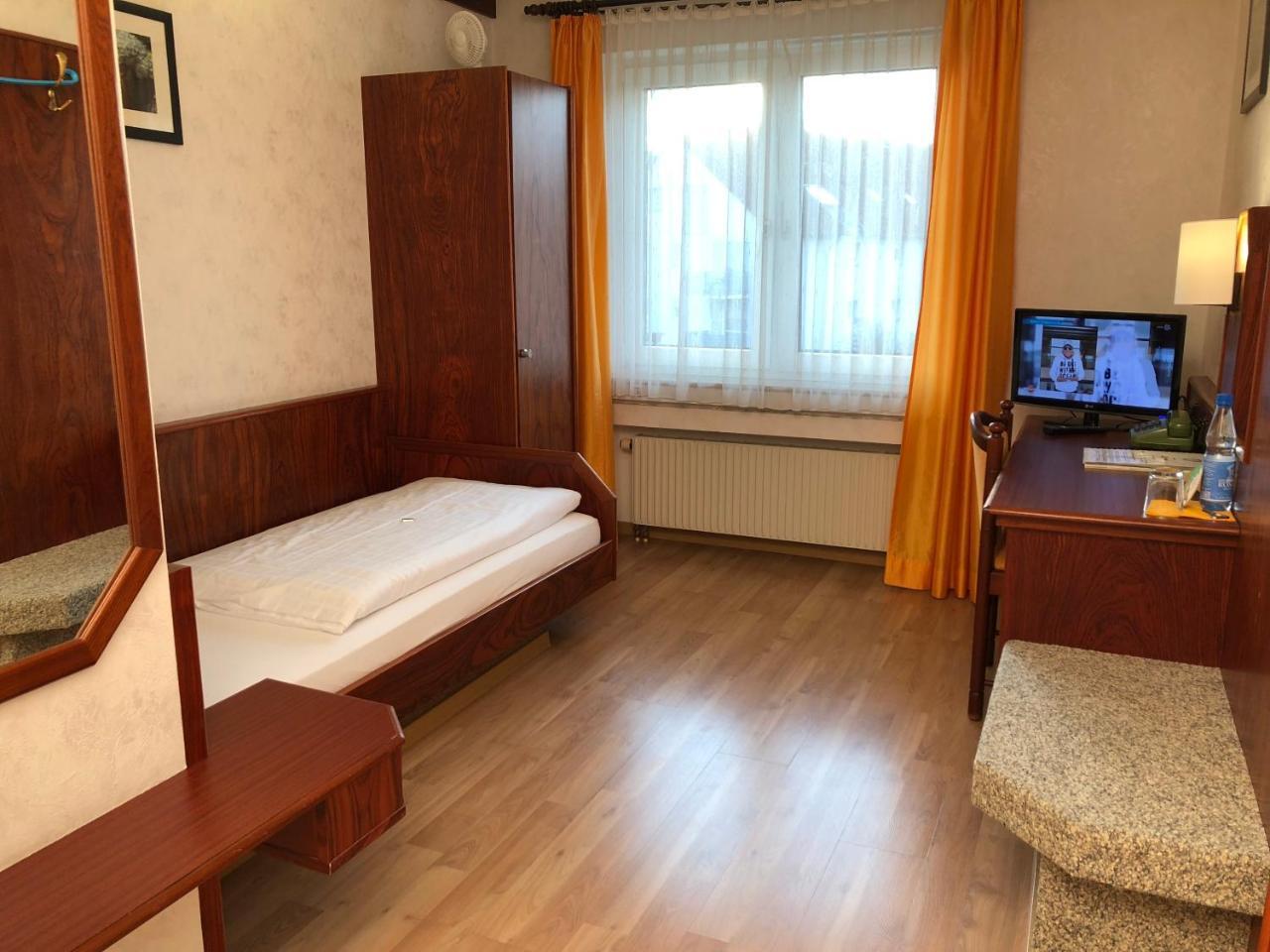 Süßen Hotel-Restaurant Und Gaestehaus Loewen מראה חיצוני תמונה