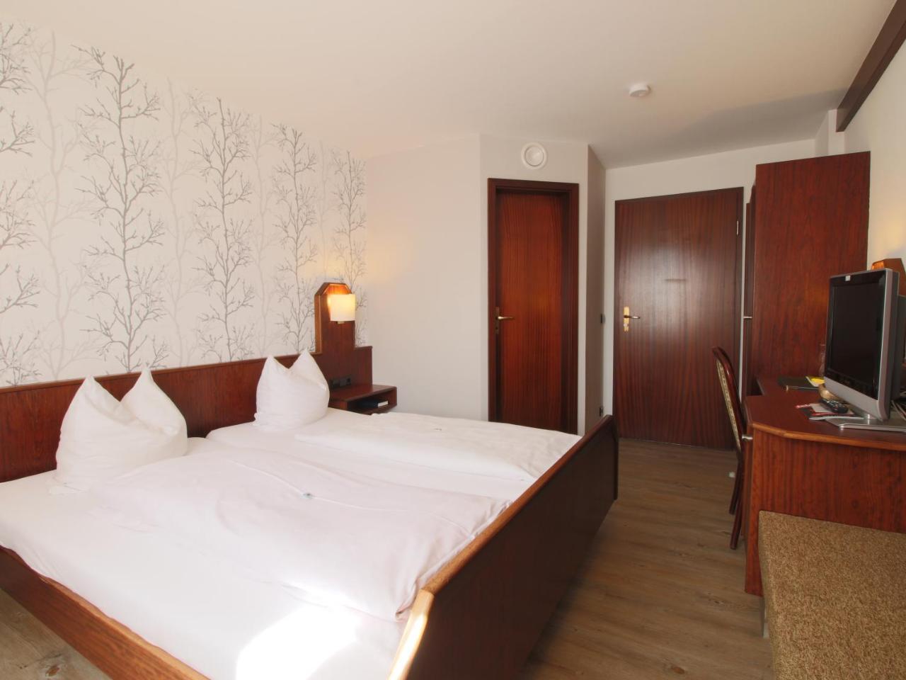 Süßen Hotel-Restaurant Und Gaestehaus Loewen מראה חיצוני תמונה