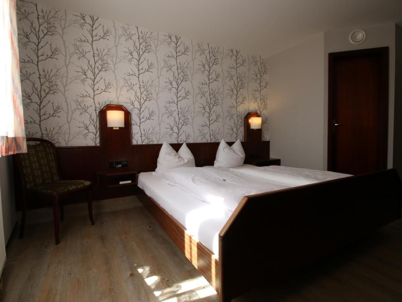 Süßen Hotel-Restaurant Und Gaestehaus Loewen מראה חיצוני תמונה