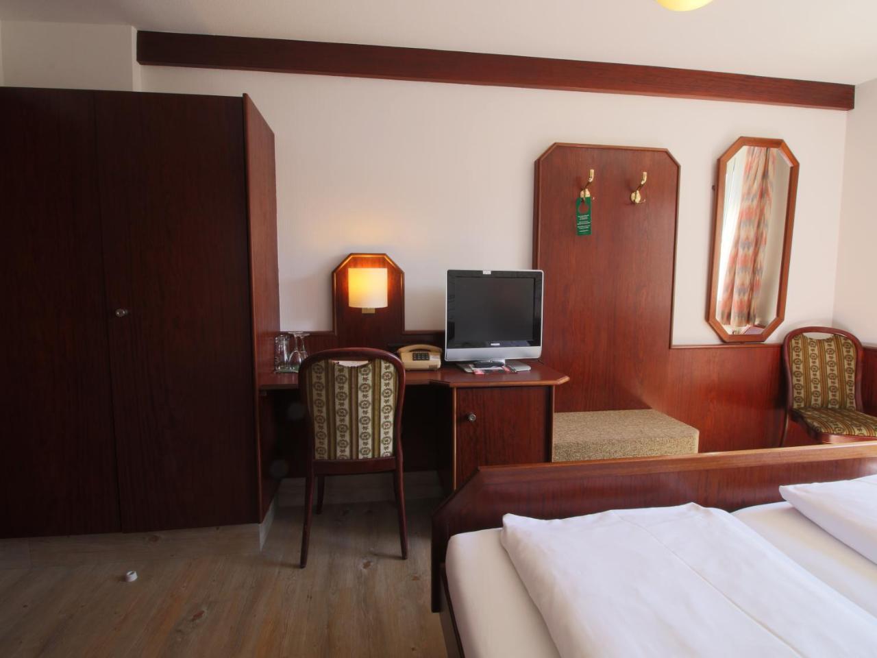 Süßen Hotel-Restaurant Und Gaestehaus Loewen מראה חיצוני תמונה