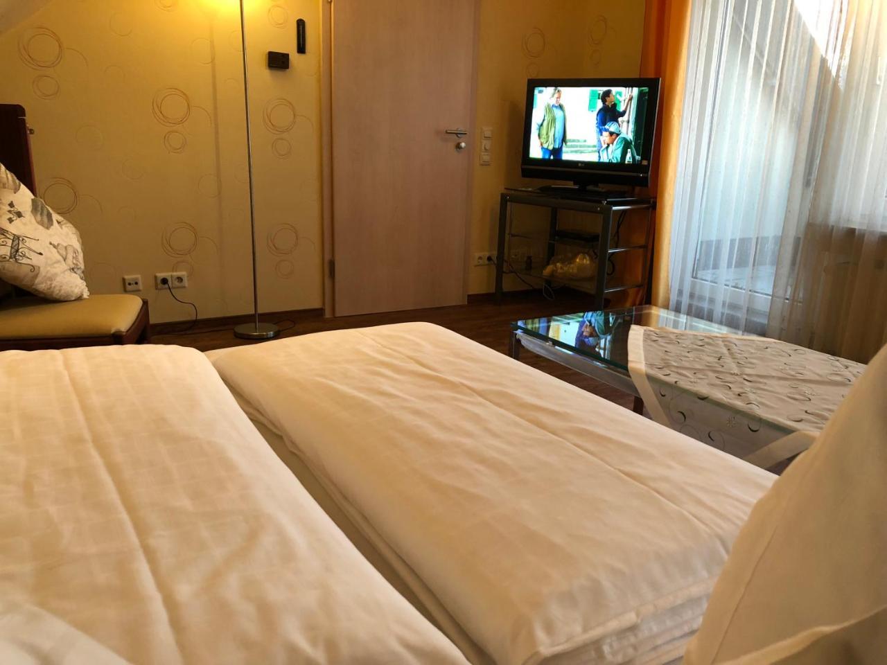 Süßen Hotel-Restaurant Und Gaestehaus Loewen מראה חיצוני תמונה