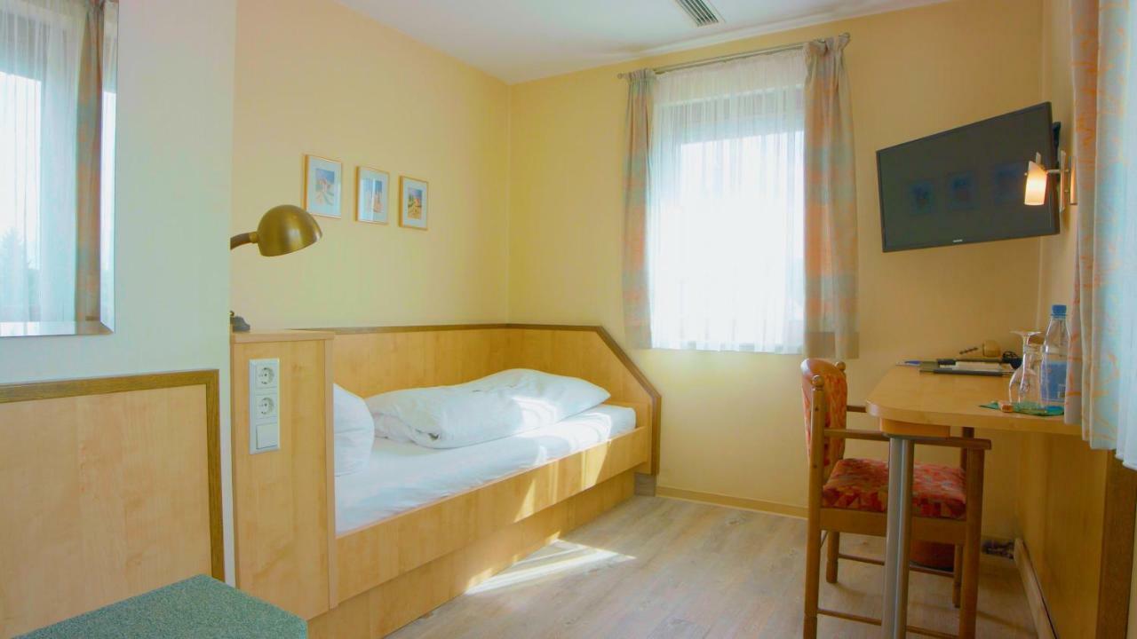 Süßen Hotel-Restaurant Und Gaestehaus Loewen מראה חיצוני תמונה